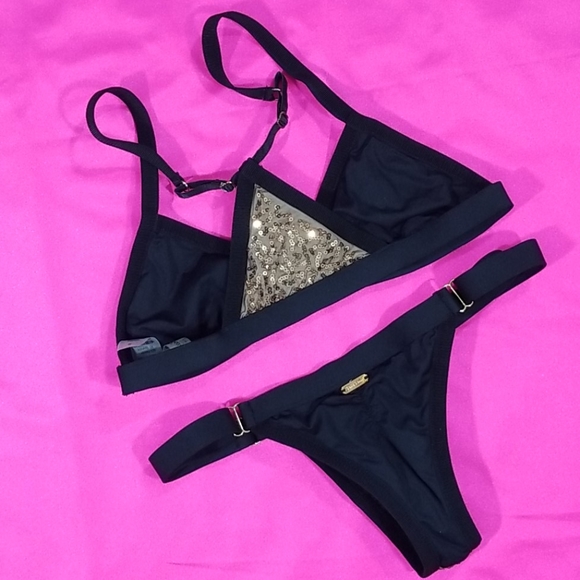 Like New. Perfect Condition. BEACH BUNNY AFTER DARK BIKINI SET - Picture 6 of 8